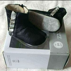 Robeez 0-3 month Leather Booties